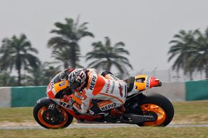Marquez breaks two-minute barrier on Wednesday at Sepang