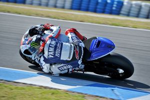 Lorenzo fastest as Phillip Island tyre test rolls on