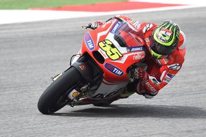 Finger surgery forces Crutchlow out of Argentina