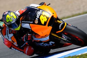 Espargaro tops day one at Jerez as temperatures soar