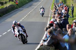 Dunlop ups the ante in Friday Isle of Man TT qualifying