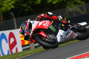 Brookes sets benchmark opening day of BSB at Oulton Park