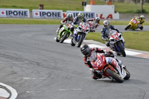 Maxwell and Morris sweep Mallala FX-Superbike round