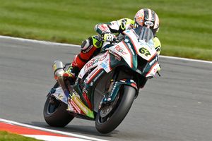 Byrne fends off international BSB threat on Friday at Snetterton
