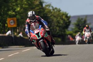 Superstock IoM TT victory Dunlop's second of 2014