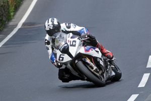 Dunlop delivers BMW 2014 Isle of Man Senior TT win