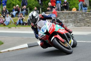 Dunlop picks up 10th Isle of Man win in Supersport race two