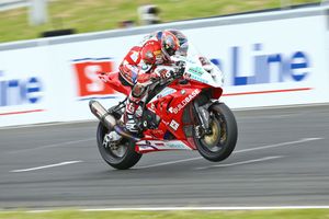 Kiyonari delivers BMW maiden British Superbike victory