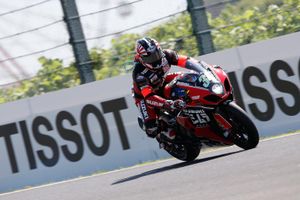Waters' Yoshimura Suzuki team takes 8-Hour pole
