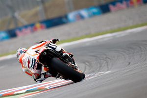 Pedrosa clinches two-year Honda contract extension