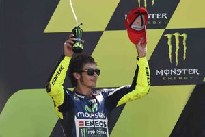 Rossi re-signs for Yamaha in two-year extension