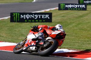 Smrz secures Thruxton BSB pole for Ducati