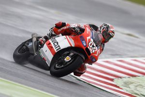 Dovizioso handles wet conditions best on opening day