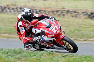 Stauffer scores first AFX-SBK win of the season at Wakefield