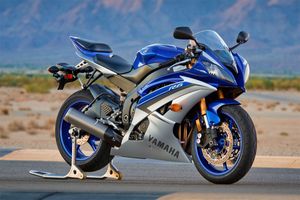 Yamaha's YZF-R6 remains unchanged for 2015