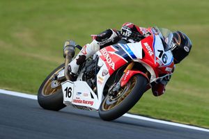 Hook edges Maxwell for Phillip Island Championship pole