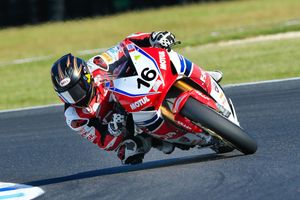Hook adds Saturday morning Superbike win at GP