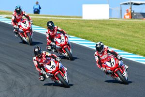 Hook crowned 2014 Phillip Island Superbike Champion