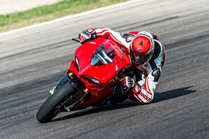 New Ducati 1299 Panigale debuts at Mugello