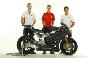 Fast female lands factory Honda Racing BSB seat