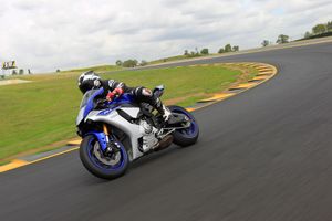 Review: 2015 Yamaha YZF-R1