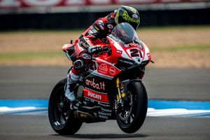 Bayliss hangs up helmet for good following Thailand