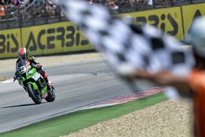 Rea scores third sweep of WorldSBK season at Imola