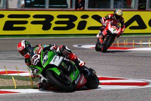 Rea out-paces Sykes on opening day at Imola