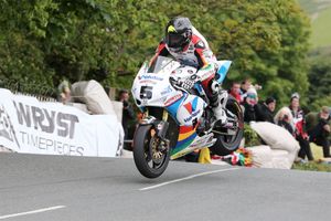 Anstey breaks through for IoM TT Superbike win