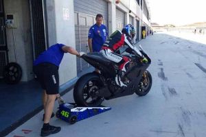 Parkes tests Yamaha MotoGP bike with Michelin