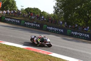 Byrne edges Brookes for Brands Hatch BSB pole