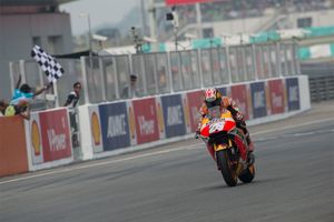 Pedrosa wins as Rossi and Marquez clash in Malaysia