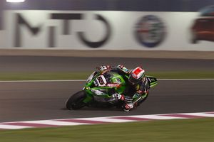 Rea fastest on Friday night in WorldSBK at Qatar