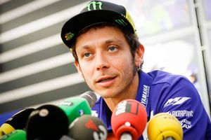 Rossi remains at rear of grid for MotoGP title decider