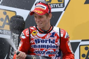 Stoner's move back to Ducati made official
