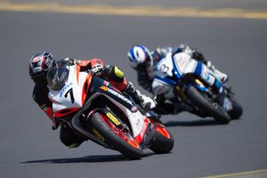 Elliott wraps up racing season with equal first