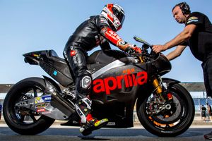 Aprilia debuts 2016 specification RS-GP in Qatar test