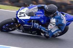 Maxwell tops tight opening ASBK practice session
