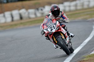 Bayliss back on track at Wakefield Park ASBK