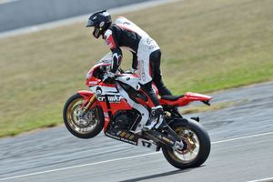 Herfoss leads Honda 1-2 in Wakefield Park ASBK race one