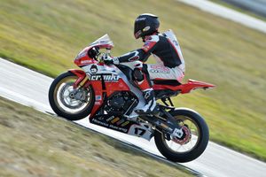Herfoss blitzes Wakefield Park ASBK Superpole