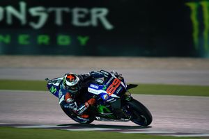 MotoGP champion Lorenzo breezes to Qatar victory