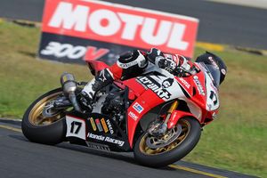 Tough weekend of the ASBK run and won for the Crankt Protein Honda Racing Team
