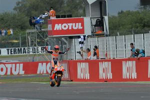 Marquez flawless with victory amid Argentina drama
