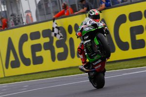 Sykes makes it seven on Saturday at Donington Park