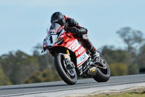 Jones lowers Barbagallo Raceway record with ASBK Superpole
