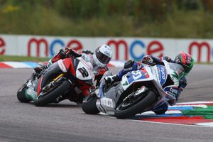 Byrne and Laverty battle to Thruxton BSB race wins