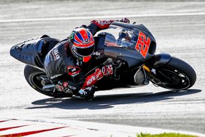 Lowes getting to grips with Aprilia's MotoGP machine