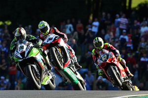 Byrne and Haslam trade Cadwell Park BSB victories