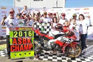 Herfoss crowned 2016 Australian Superbike champion